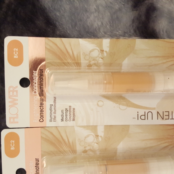 Flower lighten up lot of 2 New concealer sealed - Picture 2 of 3
